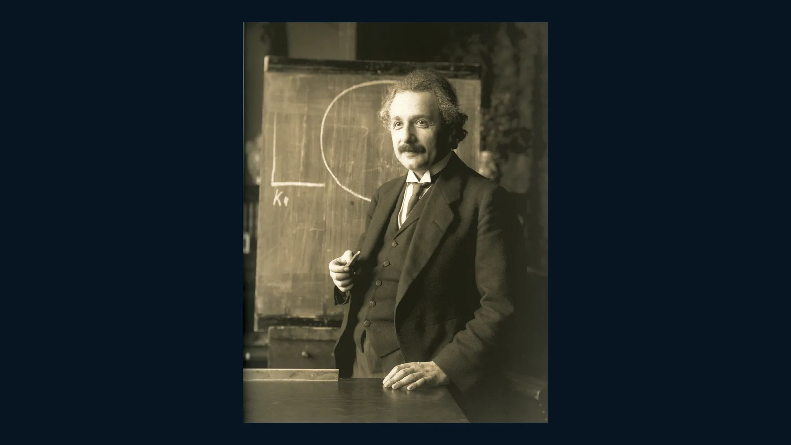Albert Einstein v roce 1921. V jeho době mohl jeden člověk ještě obsáhnout velkou část svého oboru.